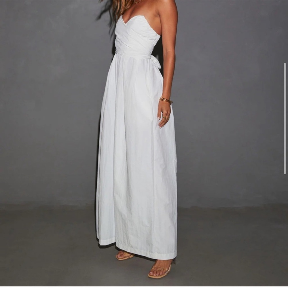 Vici wide leg jumpsuit - white. New with tags. Size Medium
